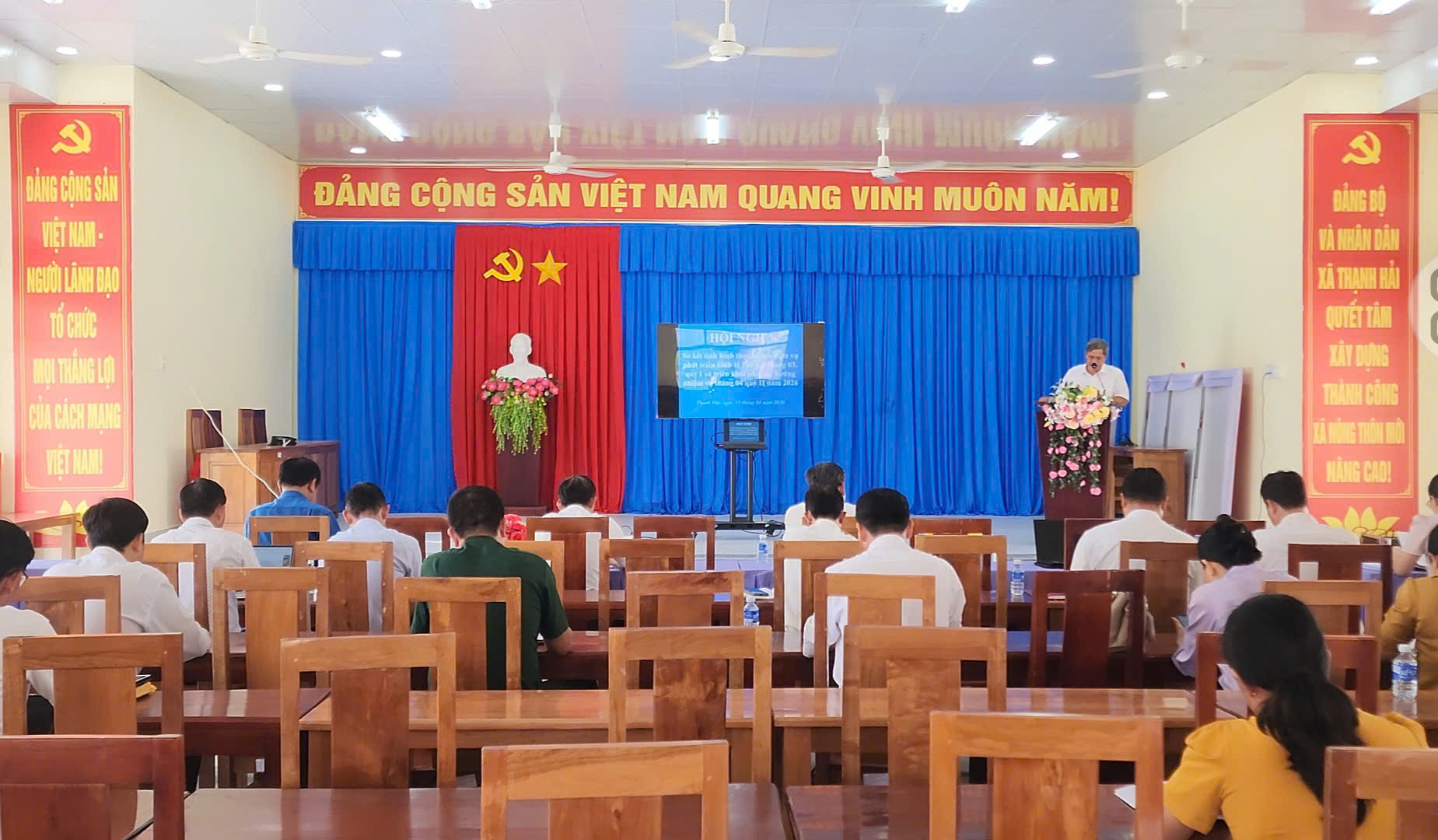 Thạnh Hải tổ chức thành công hội nghị sơ kết tình hình phát triển kinh tế - xã hội quý I và triển khai nhiệm vụ quí II năm 2026 và công bố quyết định tiếp nhận viên chức của trung tâm dịch vụ sự nghiệp công